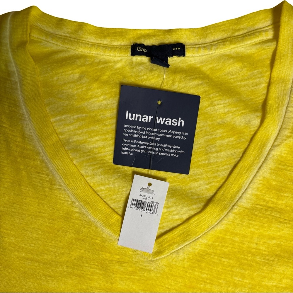 Gap Women’s Favorite T Shirt V Neck Yellow Lunar Wash Short Sleeve NWT SZ L - Picture 4 of 5
